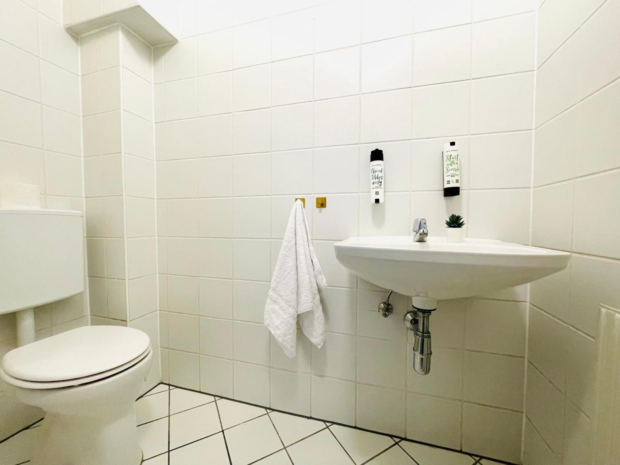 Apstay City Center Deluxe ǀ Free Parking ǀ Self Check-In Graz Eksteriør billede